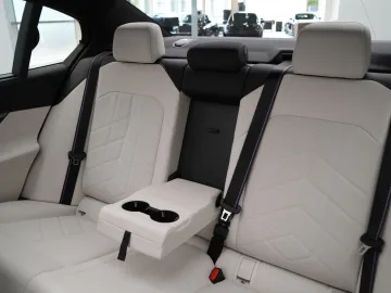 Car image 41