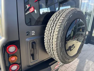 Car image 26