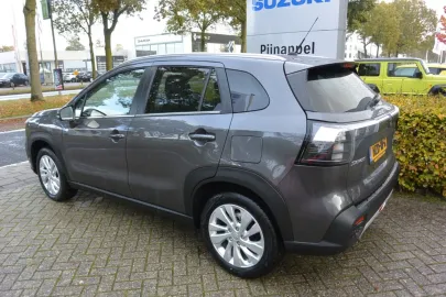 Car image 5