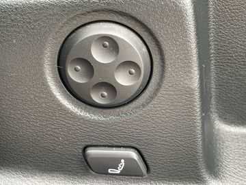 Car image 37