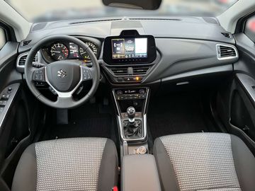 Car image 11