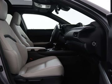 Car image 32