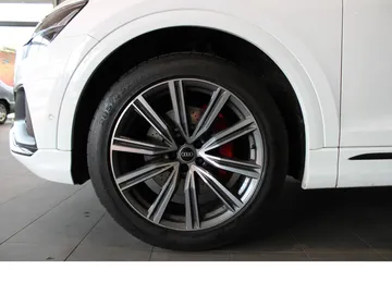 Car image 28