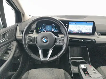 Car image 32