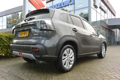 Car image 4