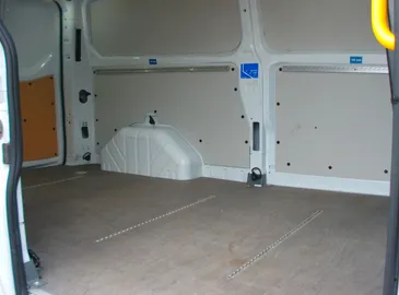 Car image 26
