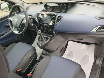 Car image 12