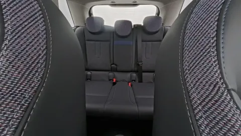 Car image 26