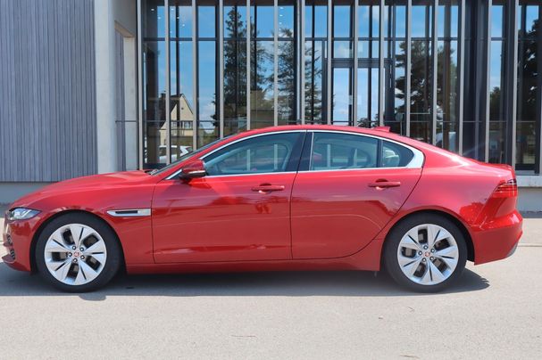 Jaguar XE 132 kW image number 9