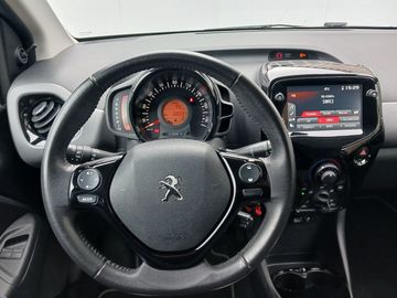 Car image 17