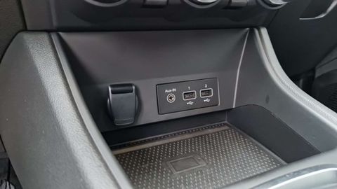 Car image 26