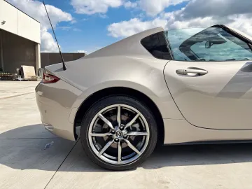 Car image 32