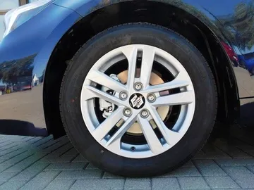 Car image 26