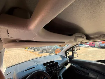 Car image 34