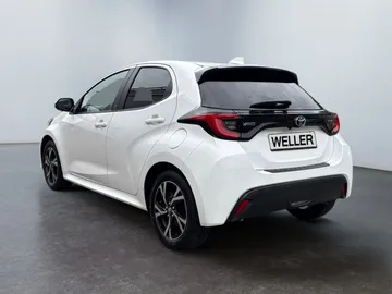 Car image 3