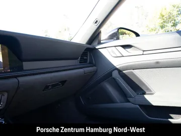 Car image 32