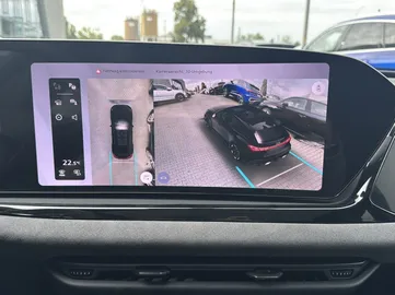 Car image 28