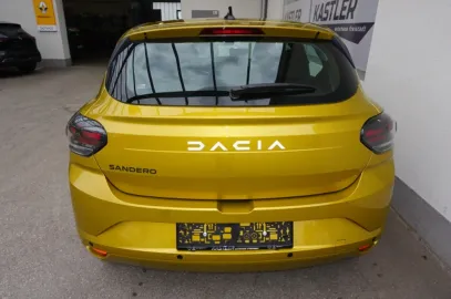 Car image 3