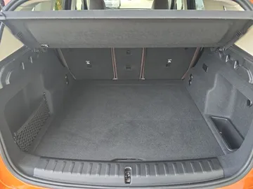 Car image 27