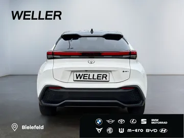 Car image 4