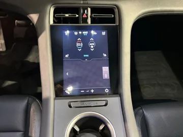 Car image 28
