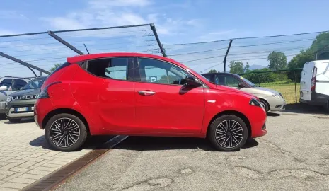 Car image 4