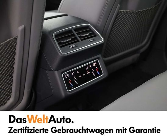 Audi Q8 55 quattro e-tron S-line 250 kW image number 19