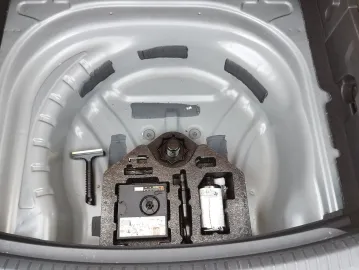 Car image 25