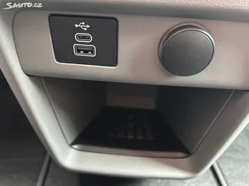 Car image 37