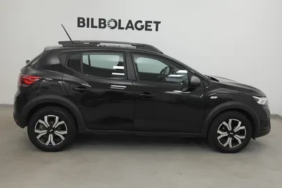 Car image 4