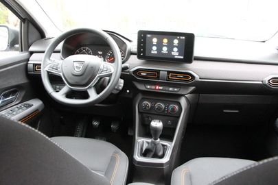 Car image 12