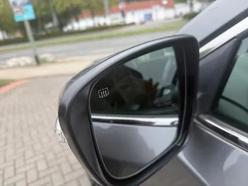 Car image 32