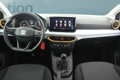Car image 4
