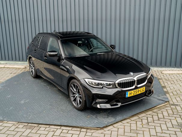 BMW 320i Touring 135 kW image number 40