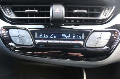 Car image 26