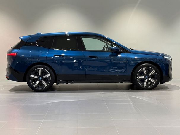 BMW iX xDrive50 385 kW image number 3