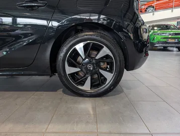 Car image 23