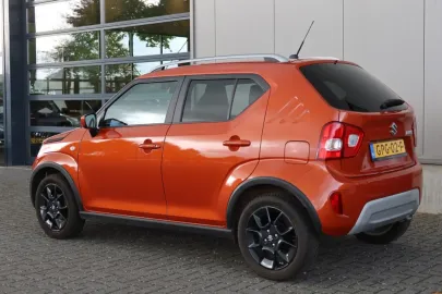 Car image 3
