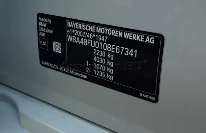 Car image 30