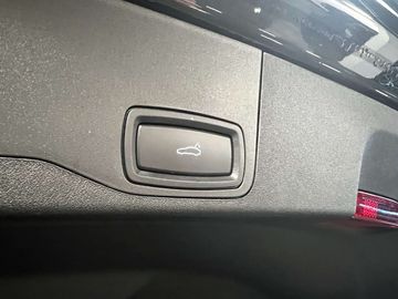 Car image 37