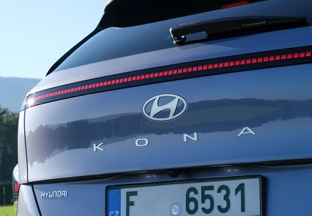 Hyundai Kona EV 150 kW image number 37