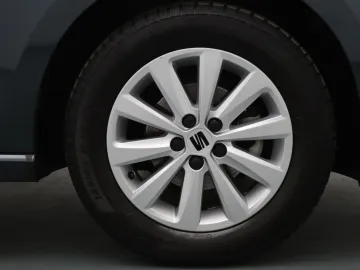 Car image 29