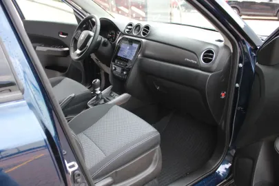 Car image 14