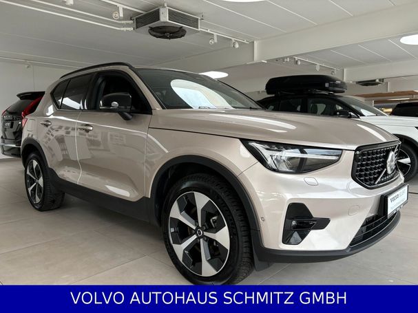 Volvo XC40 B4 Plus Dark 145 kW image number 2