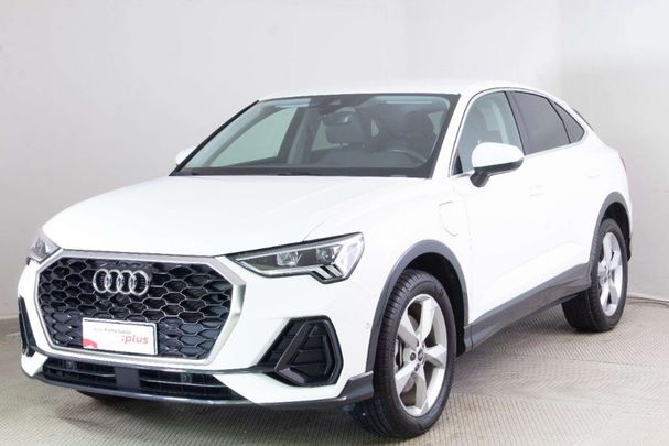 Audi Q3 45 TFSIe S tronic Business 180 kW image number 1