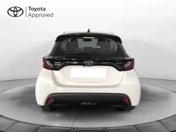Car image 5