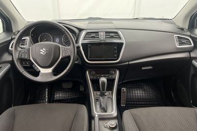 Car image 14