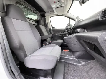 Car image 30