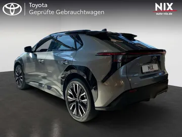 Car image 4