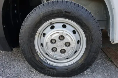 Car image 39